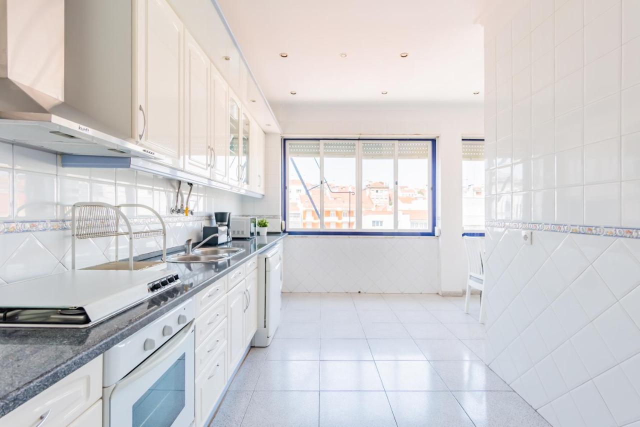 Almirante With 3 Bedrooms Lisbon